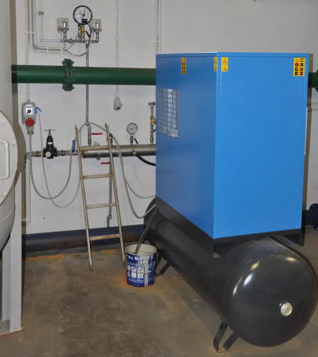 Stacja uzdatniania wody - Układ sprężarki wraz z instalacją sprężonego powietrza